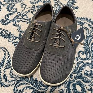 New with tags OluKai men’s shoes size 9